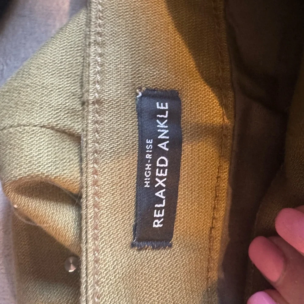 White House Black Market Olive Green relaxed studded Pret ankle pants. - Picture 6 of 9